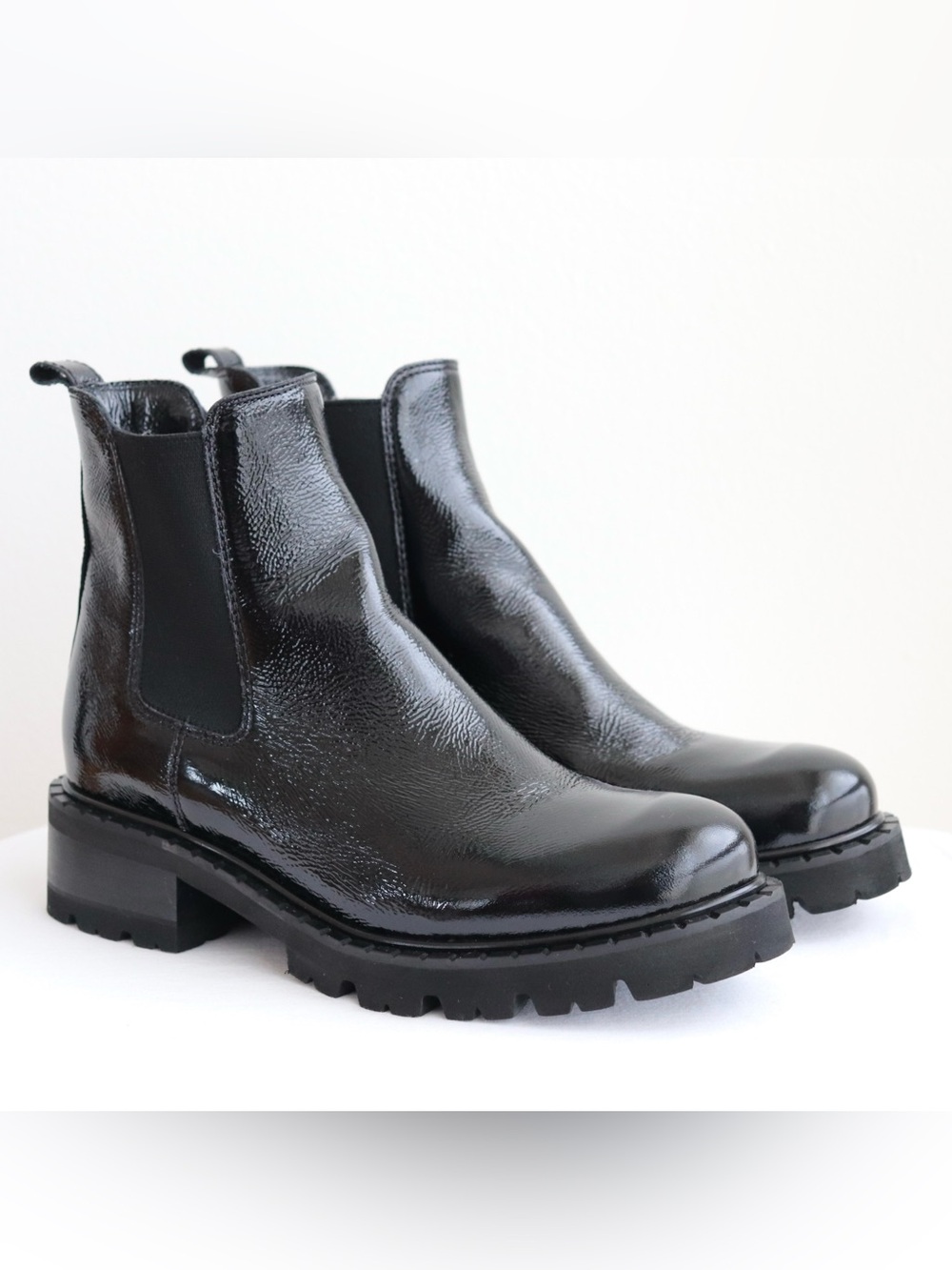 NEW La Canadienne Crinkle Leather Chelsea Booties Black Size 8.5